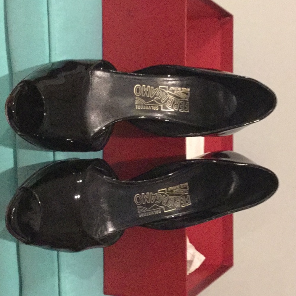Ferragamo open toe black patent pumps size 7.5 - Picture 4 of 9